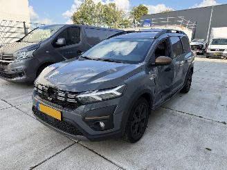 krockskadad bil auto Dacia Jogger 1.0 TCE 110 Extreme CAMERA-NAVI-PDC 2024/4