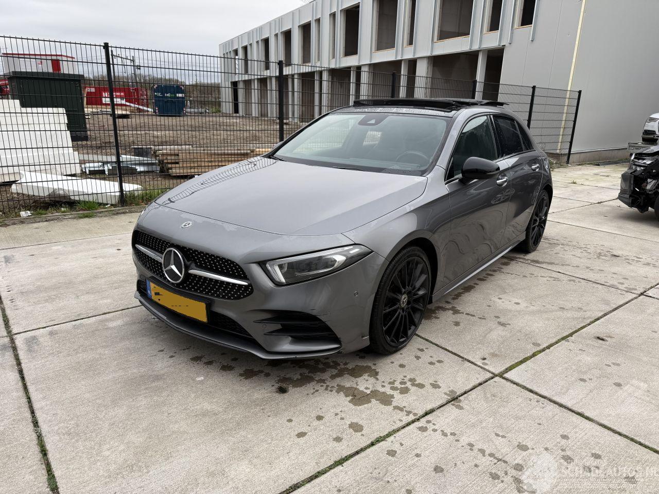 Mercedes A-klasse A180 PREMIUM PLUS AMG PANO - SFEER