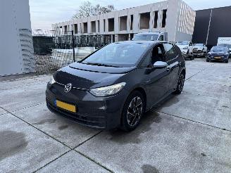 krockskadad bil auto Volkswagen ID.3 58 KWH 1ST -NAVI-PDC-CAMERA 2020/10