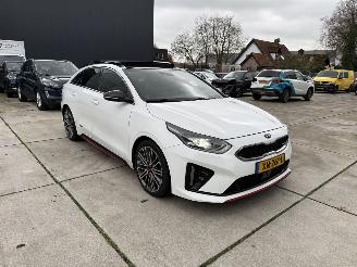 skadebil auto Kia Proceed 1.6 T-GDI-GT AUTOMAAT-PANO-CAMERA-NAVI-PDC 2019/2