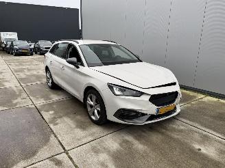 krockskadad bil auto Seat Leon 1.4 TSI eHYBRID PHEV FR Business Intense -CAMERA-NAVI-PDC 2023/11
