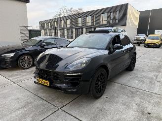 Vaurioauto  passenger cars Porsche Macan 3.0 GTS 360 PK -PANO-LUCHTVERING-LEDER-LED 2017/1