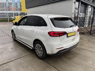 Mercedes B-klasse 200 d AUTOMAAT -CAMERA-PDC-NAVI picture 4