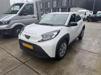 Schadeauto Toyota Aygo X 1.0 VVT-i MT Play CAMERA-AIRCO-CRUISE 2025/12