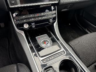 Jaguar XE 2.0 D Portfolio -NAVI-PDC-LEDER-CLIMA picture 15