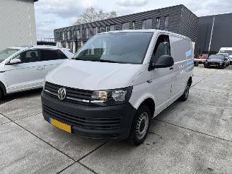 Schadeauto Volkswagen Transporter 2.0 TDI COMFORTLINE -AIRCO-PDC 2019/5