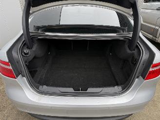 Jaguar XE 2.0 D PORTFOLIO -NAVI-CLIMA-LEDER-PDC picture 10