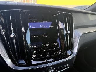 Volvo V-60 2.0 B3 R-DESIGN AUTOMAAT-PANO-NAVI-CAMERA picture 24