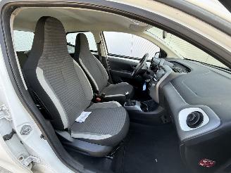 Toyota Aygo 1.0 VVT-i x-Play Limited AIRCO - CENTRAAL - LED picture 12