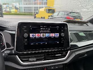 Volkswagen T-Roc 1.5 TSI R-LINE-DSG-PANO-KEYLESS-CAMERA-NAVI-CRUISE picture 18