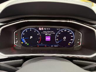 Volkswagen T-Roc 1.5 TSI R-LINE-DSG-PANO-KEYLESS-CAMERA-NAVI-CRUISE picture 17