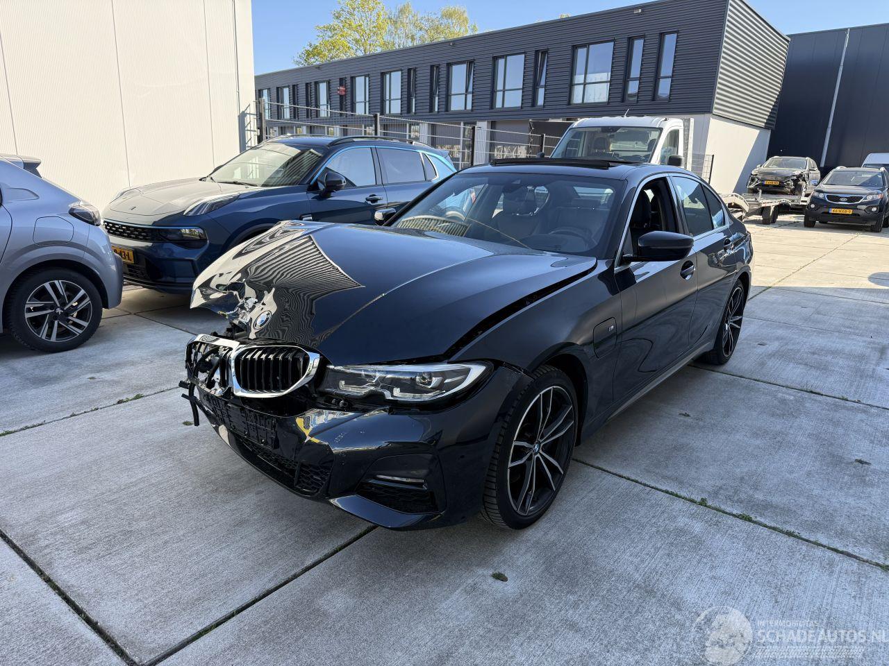 BMW 3-serie 330e HIGH EXE M-PAKKET-HUD-SCHUIFDAK-KEYLESS-NAVI-PDC