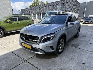 Coche accidentado Mercedes GLA 200 d Prestige AUTOMAAT-PANO-NAVI-PDC 2016/6