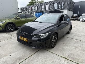 Volkswagen Golf 1.0 eTSI Life NAVI - CLIMA - CRUISE - LED picture 2
