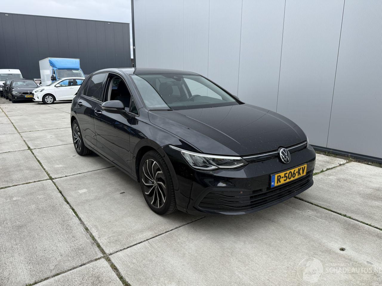 Volkswagen Golf 1.0 eTSI Life NAVI - CLIMA - CRUISE - LED