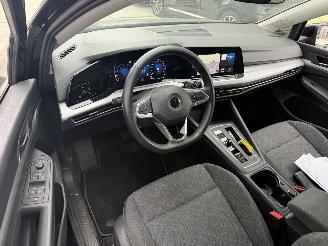 Volkswagen Golf 1.0 eTSI Life NAVI - CLIMA - CRUISE - LED picture 3