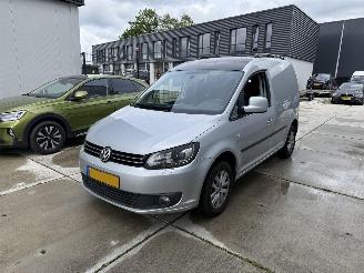 Schadeauto Volkswagen Caddy 1.6 TDI AUTOMAAT-NAVI-EXENON-AIRCO 2015/4