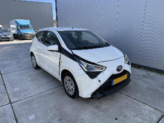 Toyota Aygo 1.0 VVT-i- X-PLAY-CAMERA-NAVI-AIRCO picture 2