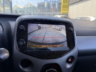 Toyota Aygo 1.0 VVT-i- X-PLAY-CAMERA-NAVI-AIRCO picture 19