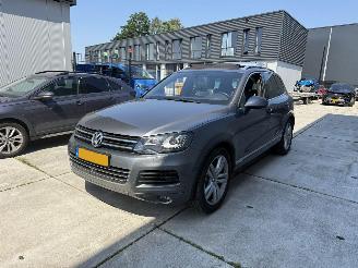 Unfallwagen Volkswagen Touareg 3.0 TDI HIGHLINE-  4X4  LEDER-PANO-CAMERA-PDC 2014/2