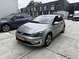 Vaurioauto  passenger cars Volkswagen Golf E-GOLF WARMTEPOMP - LED - CRUISE - NAVI - 136PK 2019/2