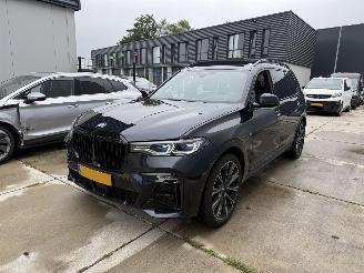 Vaurioauto  passenger cars BMW X7 xDrive 40i Higfh EXE M-Pakket-HUD-4 WHEEL DRIVE-BOMVOLLE AUTO 2022/4