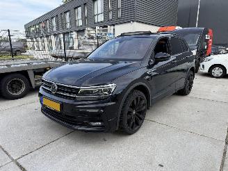 Vaurioauto  passenger cars Volkswagen Tiguan 1.5 TSI ACT Highline Business R PANO - CAMERA - VIRTUAL 2020/3