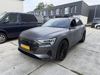 Unfallwagen Audi E-tron 55 QUATRO 95 kWh  408 PK PANO-NAVI-LEDER-CAMERA 2018/12