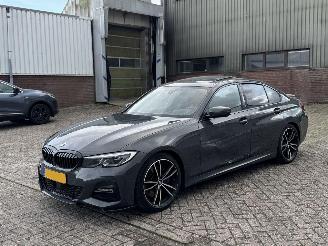 Unfallwagen BMW 3-serie 330i 258Pk M-Pakket Harman Kardon Head-Up Schuifdak NAP 2019/3