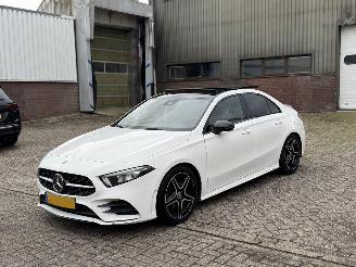 skadebil auto Mercedes A-klasse 200 163Pk Automaat AMG Pakket Pano Launch Edition Premium 2019/7