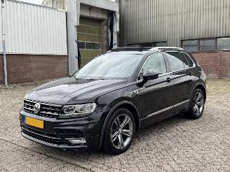 krockskadad bil auto Volkswagen Tiguan 1.4 TSI 150PK Dsg R-Line Pano Nap Nederlandse Auto 2017/5