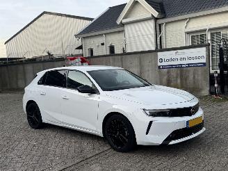 Opel Astra 1.2 131Pk Automaat Bussines Edition picture 2