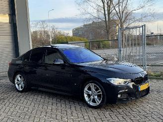 krockskadad bil auto BMW 3-serie 330e M-Pakket Schuifdak Memory Head-Up 2016/10