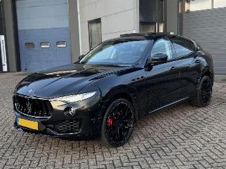 krockskadad bil auto Maserati Levante 3.0 V6 D AWD Pano Harman Kardon 2017/1
