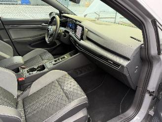 Volkswagen Golf 1.5 eTSI DSG R-Line Pano Harman Kardon picture 12