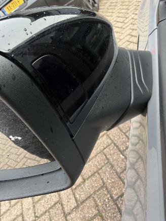 Volkswagen Golf 1.5 eTSI DSG R-Line Pano Harman Kardon picture 21