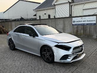 skadebil auto Mercedes A-klasse A200 163Pk AMG Pakket Pano Nap Nederlandse Auto 2019/8