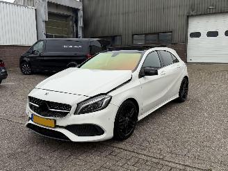krockskadad bil auto Mercedes A-klasse 180 AMG Pakket Pano Nap Nederlandse Auto Harman Kardon 2018/8