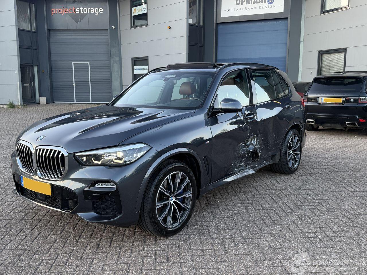 BMW X5 XDRIVE40i M-Pakket NAP Nederlandse Auto High Executive Pano Sfeerverlichting 360Camera