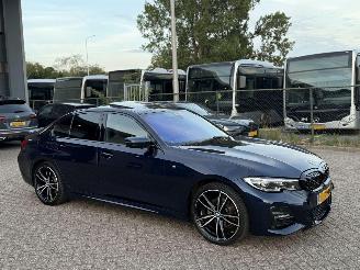 Unfallwagen BMW 3-serie 320i M-Pakket NAP! High Executive Schuifdak 2019/11