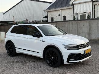 skadebil auto Volkswagen Tiguan 1.5 TSI R-Line Pano NAP Nederlandse Auto 2020/10