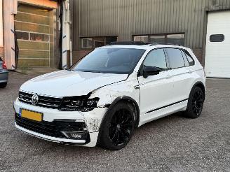 Volkswagen Tiguan 1.5 TSI R-Line Pano NAP Nederlandse Auto picture 2