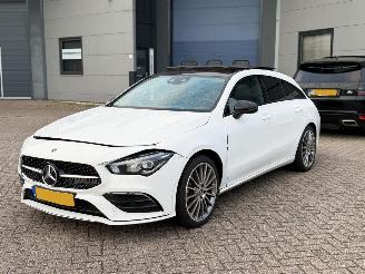 krockskadad bil auto Mercedes Cla-klasse 220D Premium Plus Pano Sfeerverlichting 2020/3