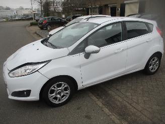 Schadeauto Ford Fiesta 1.5 TDCI TITANIUM CLIMA NAVI 2016/2