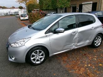  Peugeot 208 1.2 e-VTI STYLE AUTOMAAT 5 DEURS 2014/10