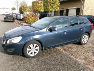 krockskadad bil auto Volvo V-60 1.6 T3 KINETIC 112.656 KM CLIMA NAVI AUT 2012/3