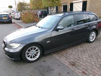 Unfallwagen BMW 3-serie 318 I BUSINESS LINE CLIMA NAVI 2008/2