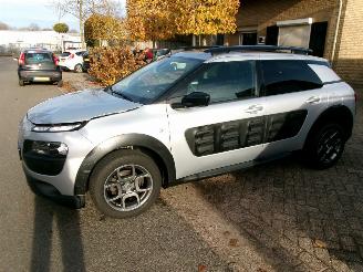 Coche accidentado Citroën C4 cactus 1.2 PURETECH BUSINESS CLIMA NAVI PANO 2017/9