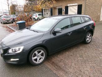 skadebil auto Volvo V-60 2.0 D4 KINETIC CLIMA NAVI 2014/10