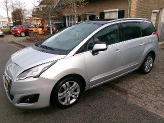 krockskadad bil auto Peugeot 5008 2.0 HDiF EXECUTIVE 7 PERSOONS CLIM NAVI PANO 2015/3